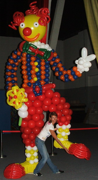 Balloon Artist performing at a Florida event