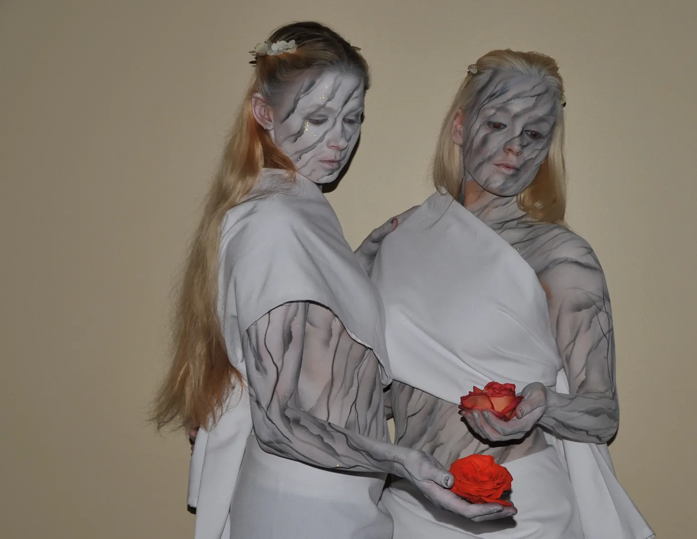 Airbrushed Living Statue Women4